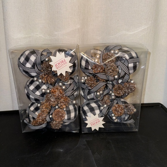 Christmas Black and white ornaments NWT - Picture 1 of 4